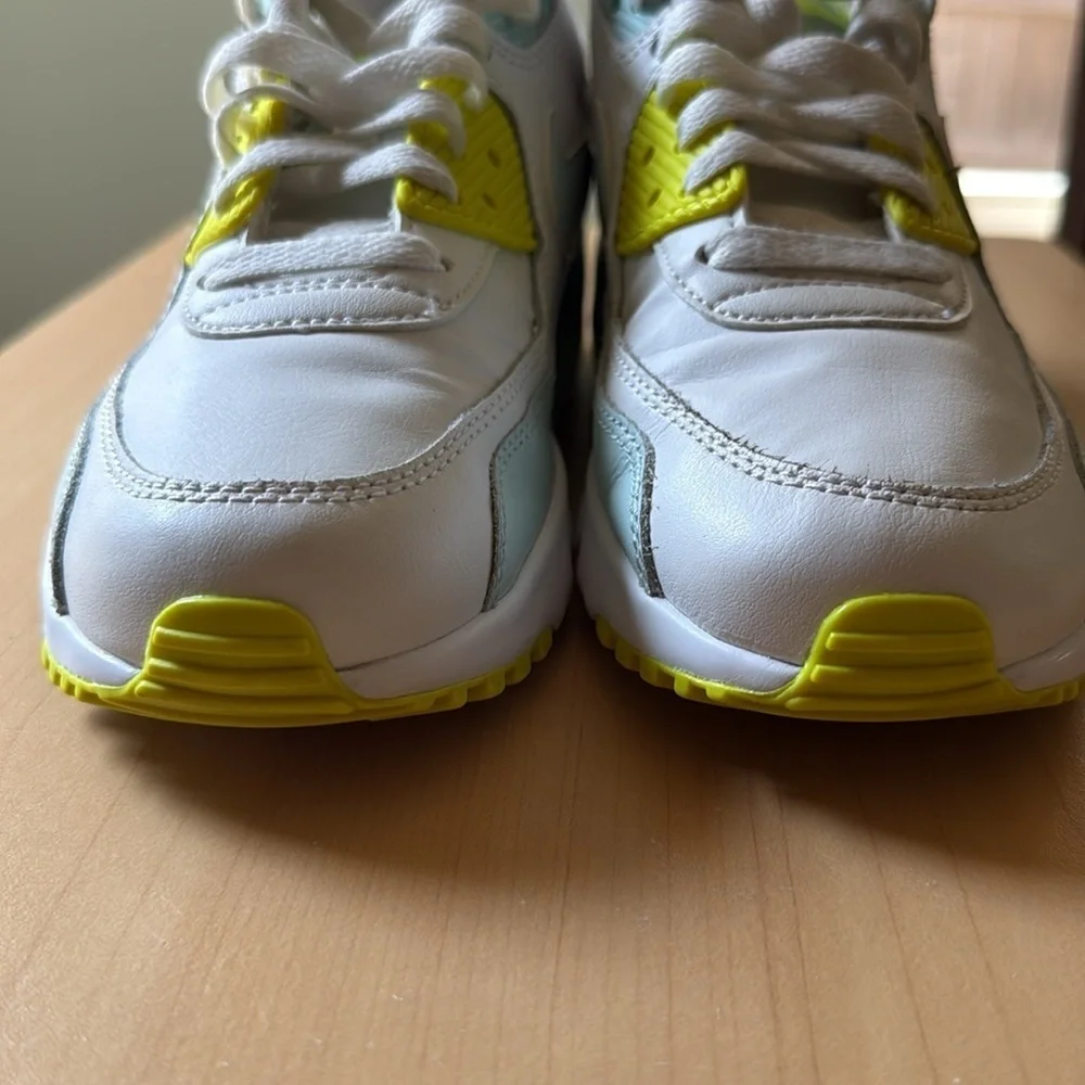 NIKE AIR MAX 90 Pastel size 6 youth